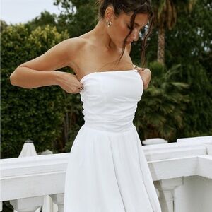 Elegant White Strapless Dress